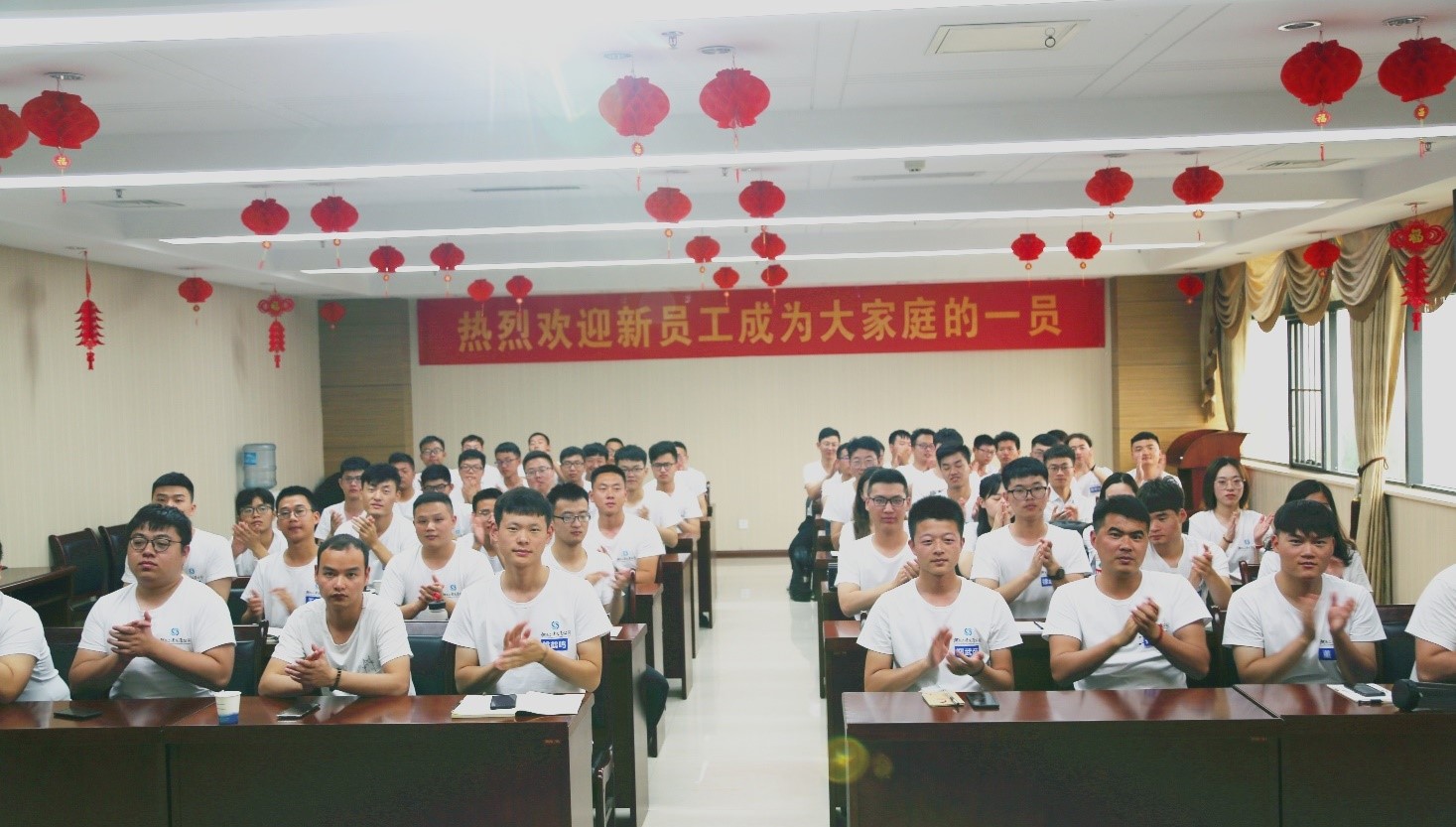 為夢(mèng)想揚(yáng)帆起航，向未來(lái)戮力前行