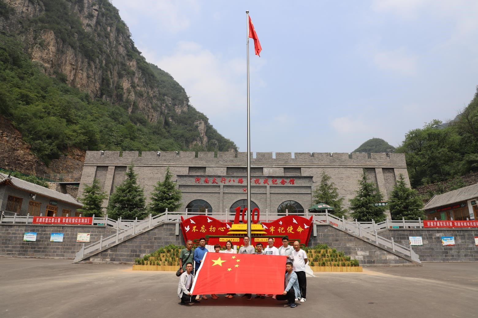 國悅城?榮府1號(hào)院項(xiàng)目部“喜迎建黨100周年”黨建活動(dòng)圓滿成功 